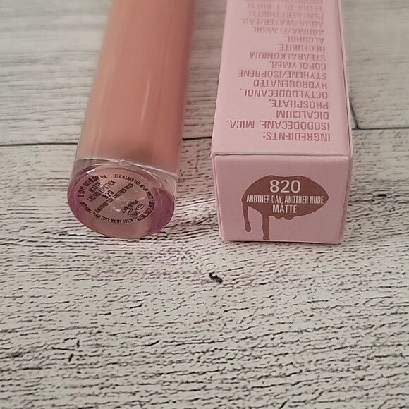 Kylie Matte Liquid Lipstick in Shade 820 - Picture 5 of 5